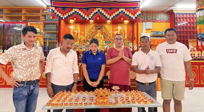 बाढी–पहिरोमा ज्यान गुमाएकाप्रति मलेसियामा दीप प्रज्वलन, पीडितका लागि दुई लाखभन्दा बढी सहयोग